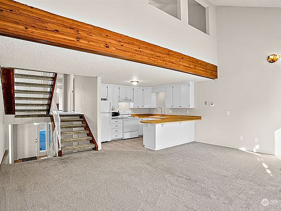 5th image of 12121 105th Avenue Ct E #B