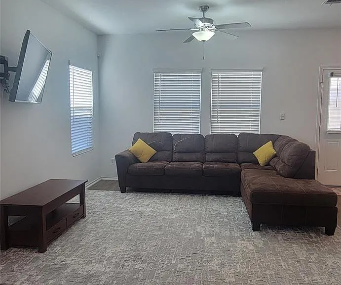 1509 Weatherford Ln — Photo 17