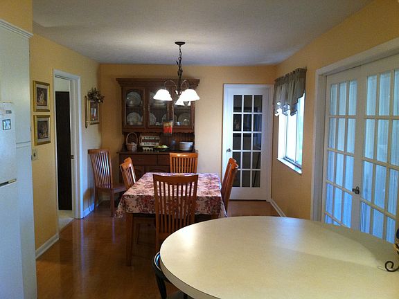 5th image of 252 Oakdale Avenue