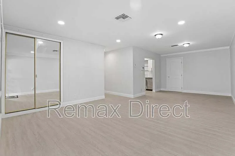 4 bed, 2.0 bath, $3,400 — Photo 4