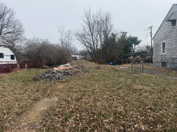 1030 Meadow Ln, Lexington, KY 40505