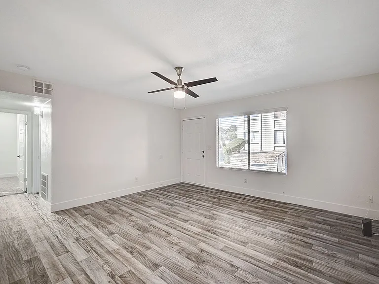 Rancho Vista Apartments — Photo 33