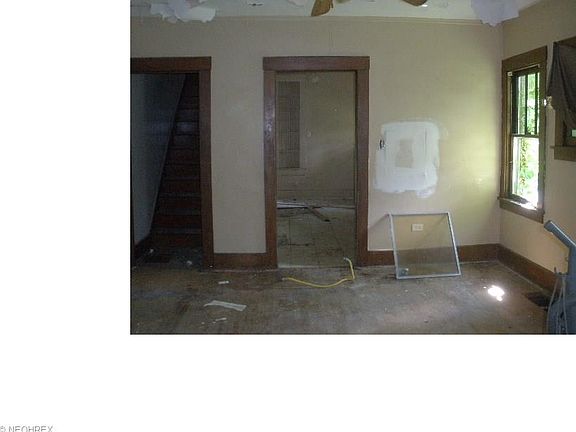 5th image of 541 W Ravenwood Ave