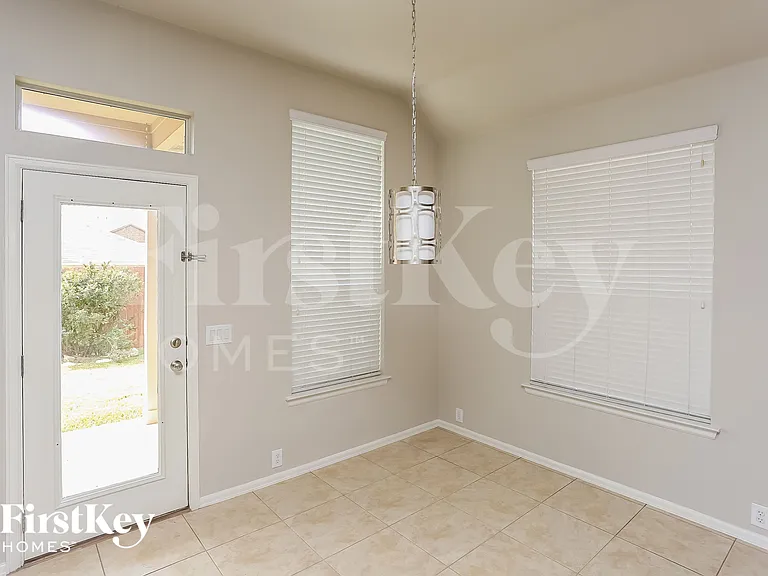 2744 Cedar Ridge Ln — Photo 5