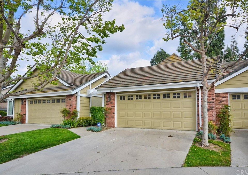 1st image of 670 S Gentry Ln
