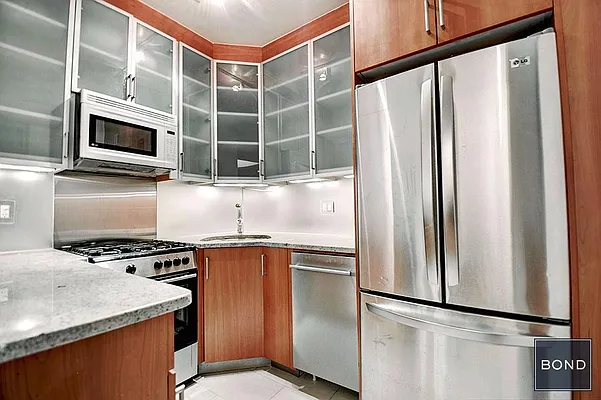 Rented by Bond New York | media 9