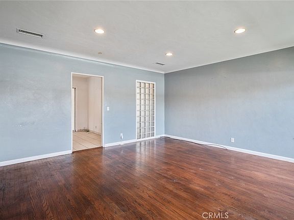 5th image of 2736 E Jackson St
