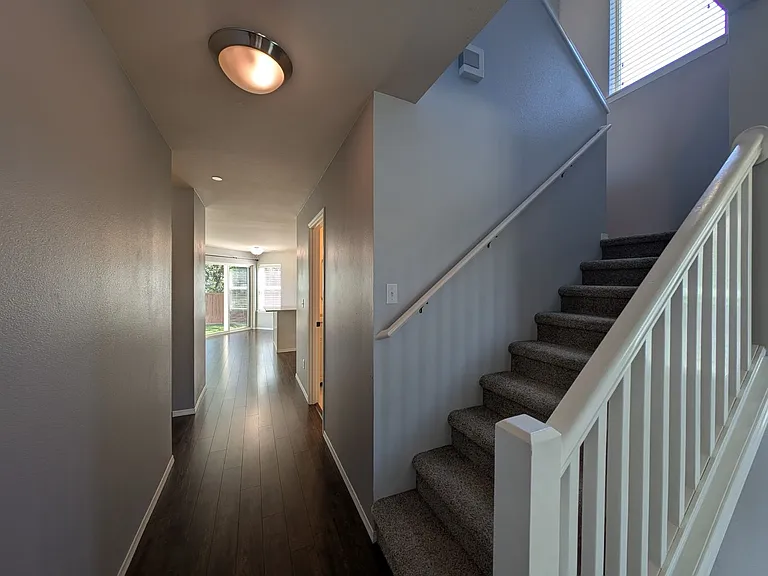 2233 Wallace Loop — Photo 4