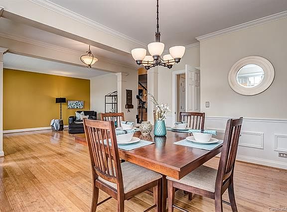 5th image of 10347 Mina Ct