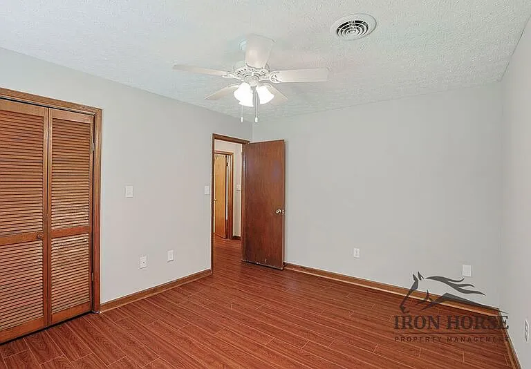 229 N Burson Ave #B — Photo 15