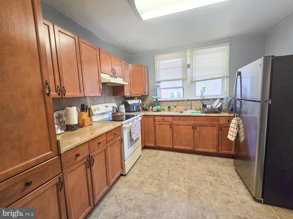 6153 N Mascher St, Philadelphia, PA 19120