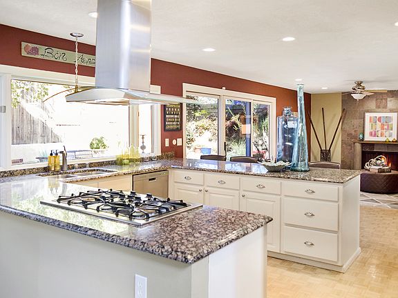 5th image of 621 Valverde Dr SE
