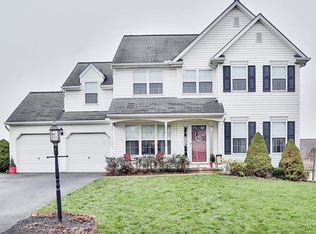 28 Apple Blossom Dr, Lancaster, PA 17602