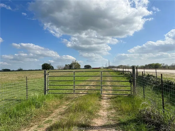 303 Fm 153, Smithville, TX 78957