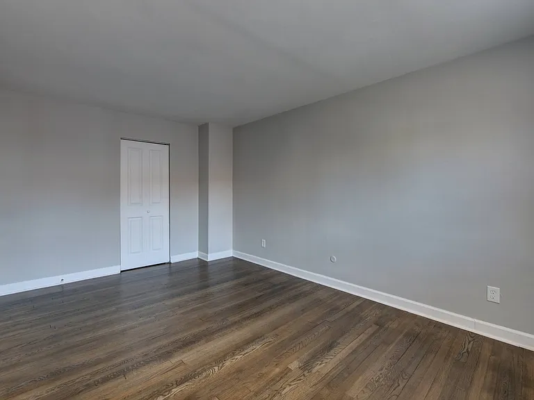 Hamilton Apartments — Photo 17