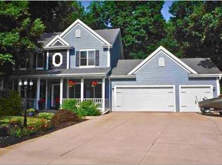 310 Woodlands Ct, Hartland, WI 53029