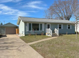 1107 S 15th St, Prairie Du Chien, WI 53821