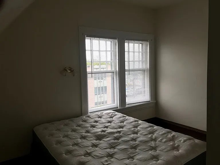 230 W 9th St — Photo 5