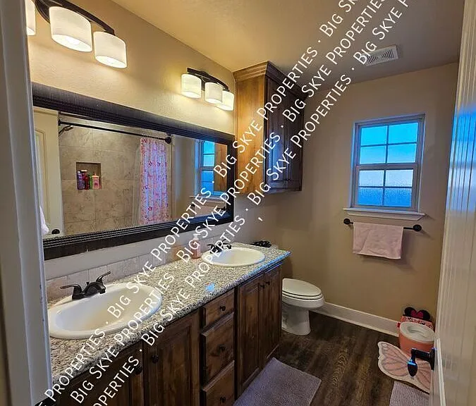 5224 Jarvis St — Photo 12