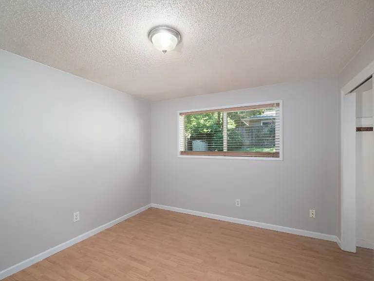 9207 SW 26th Ave — Photo 13