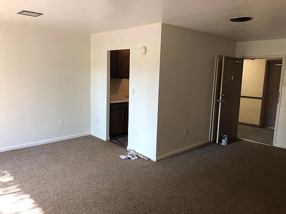 4th image of 4805 Glenway Ave #11