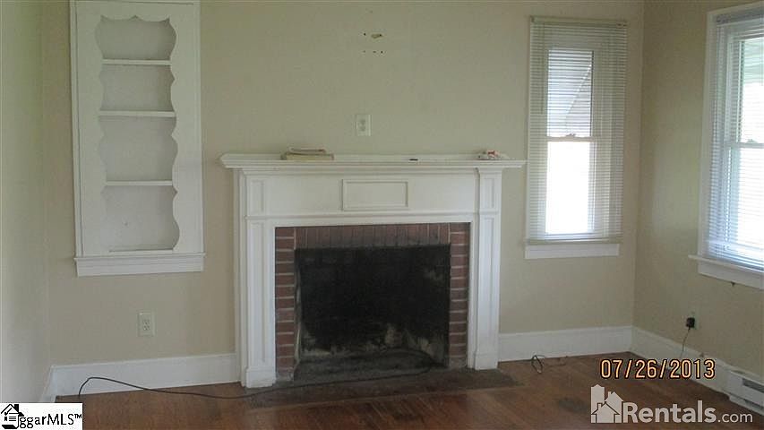 2nd image of 102 Gandy St