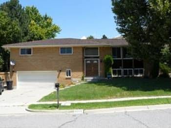 1st image of 3555 Suniland Cir