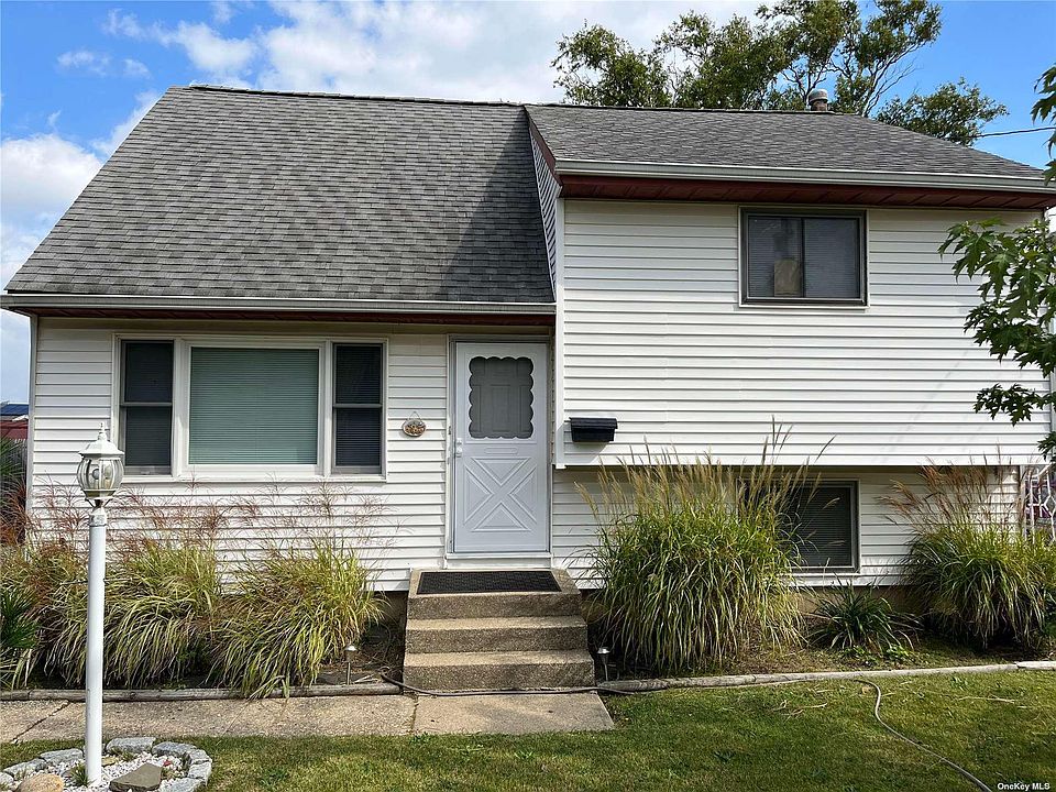 1st image of 215 East Dr