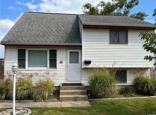 215 East Dr, Copiague, NY 11726