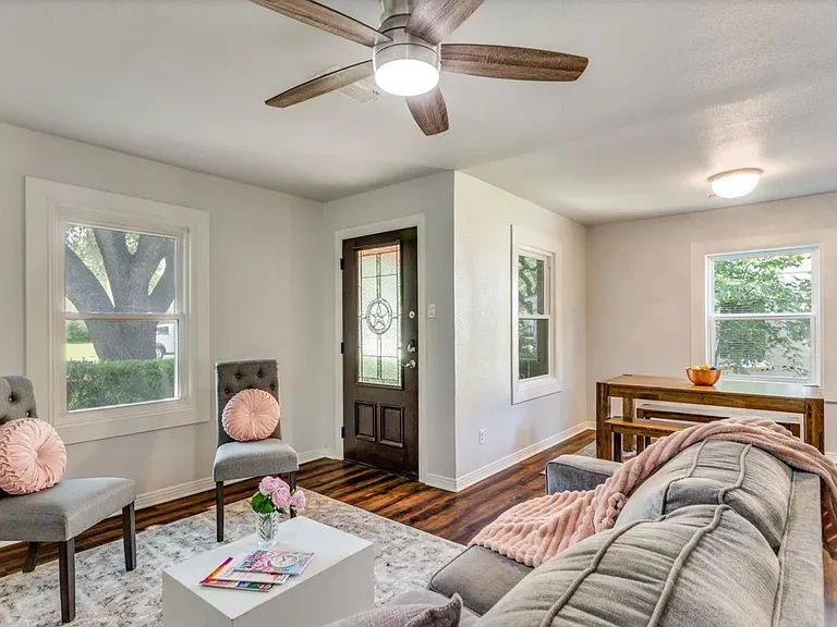 3241 Sandage Ave — Photo 3