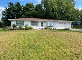 72 Lake Dr SW, Pataskala, OH 43062