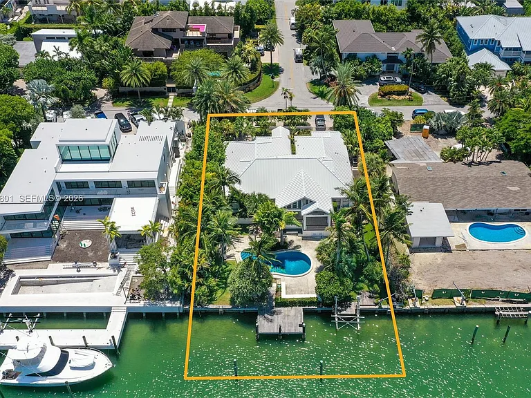 621 N Mashta Dr — Photo 3