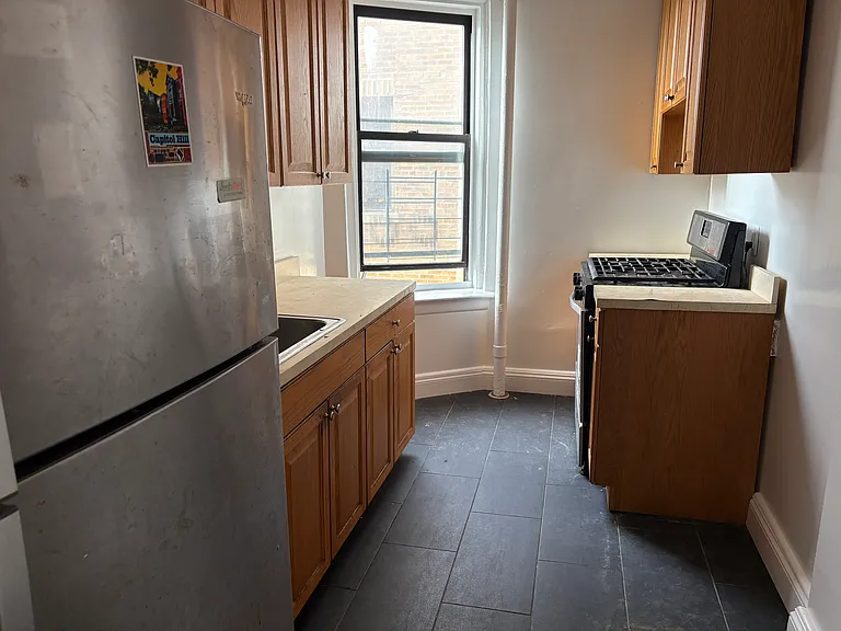 2860 Buhre Ave #5T — Photo 3