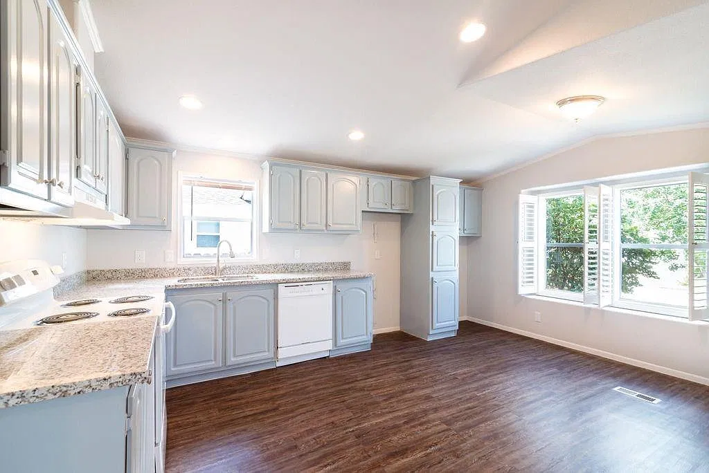 3 bed, 2.0 bath, 1151 sqft, $1,700 — Photo 2