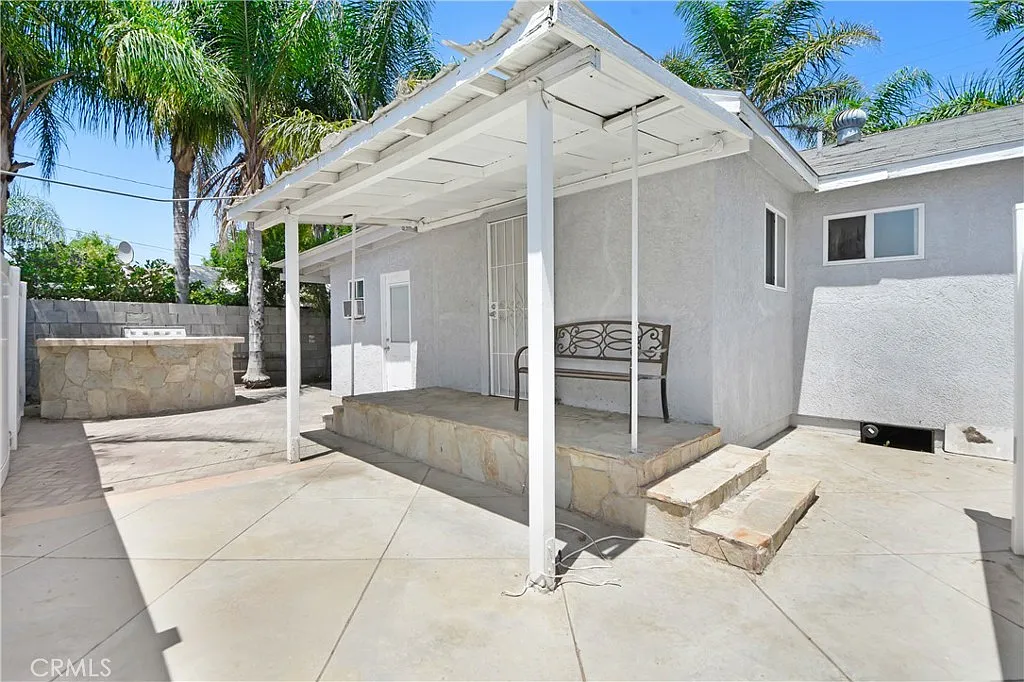 2 bed, 624 sqft, $1,799 — Photo 2