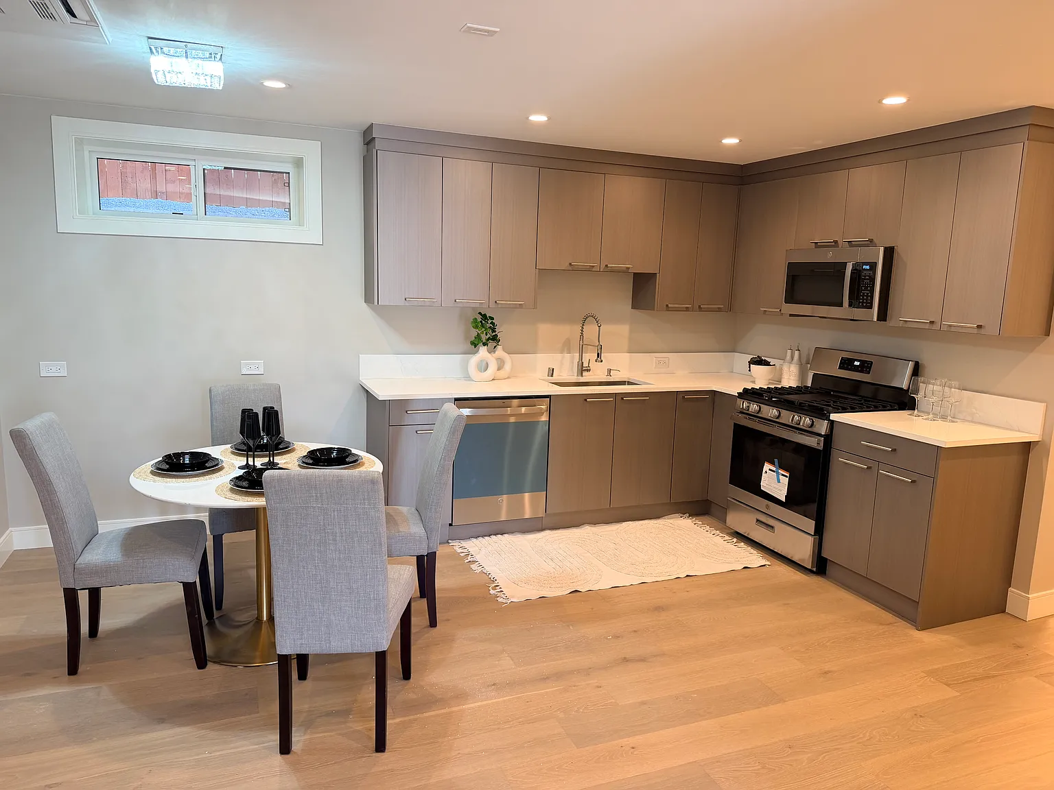 2 bed, 1.0 bath, 1100 sqft, $2,750 — Photo 4