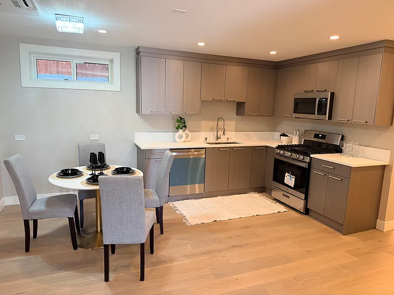 4305 NE 26th Pl — Photo 3