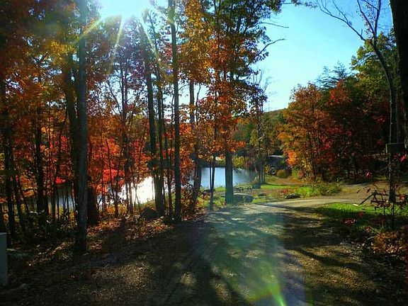 House overlooks lake.