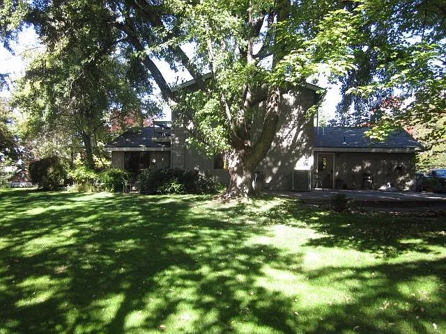 1456 Highcrest Dr photo 1