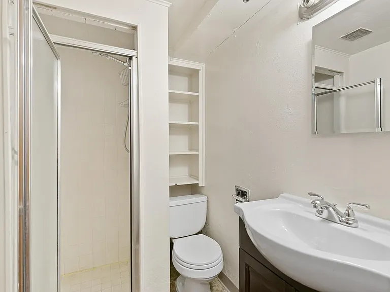 2630 S York St — Photo 20