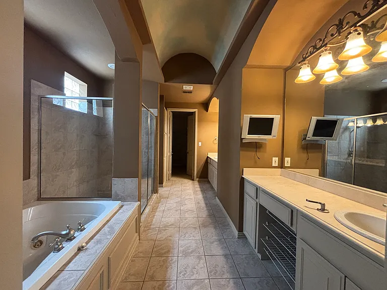 7005 Kenswick Dr — Photo 4