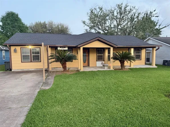 2313 3rd St, Port Neches, TX 77651