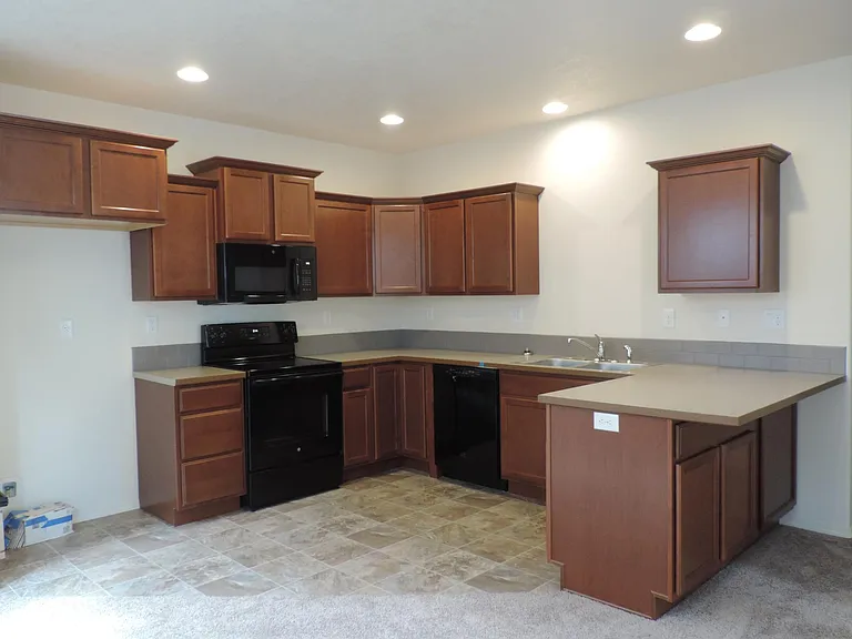 3030 SW Juniper Ave — Photo 2
