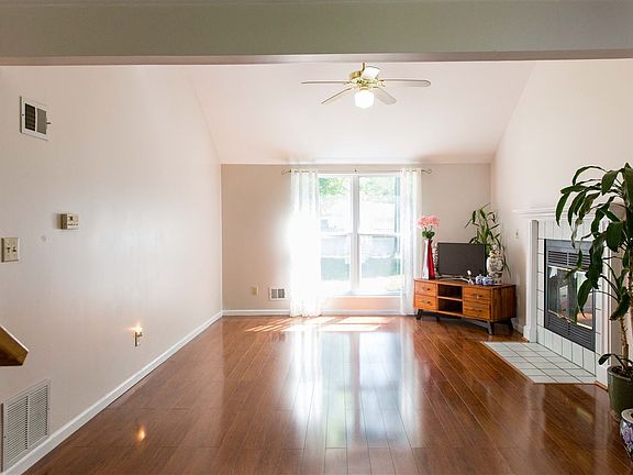 4th image of 139 Goldfinch Ln