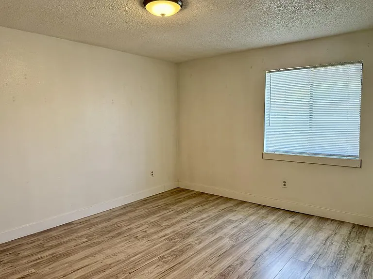 1351 Paul St — Photo 11