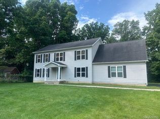 22047 Rougemont Dr, Southfield, MI 48033