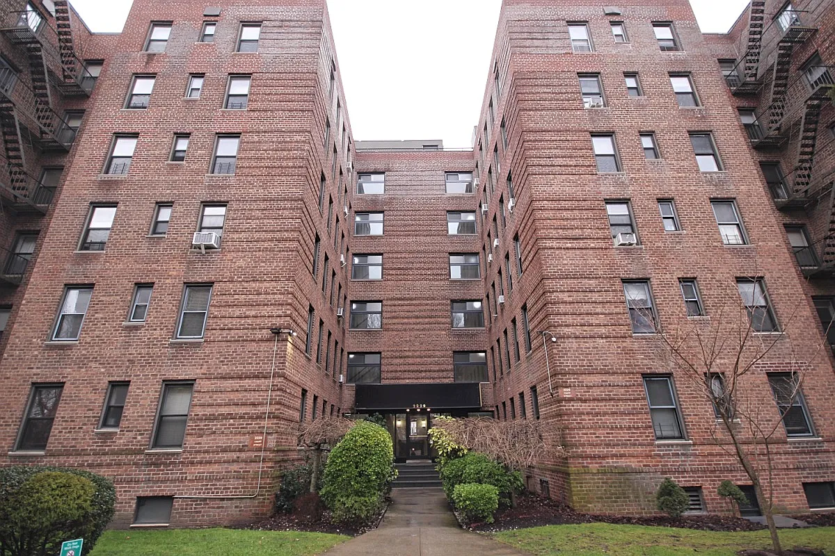 2229 Knapp St Unit 6D  