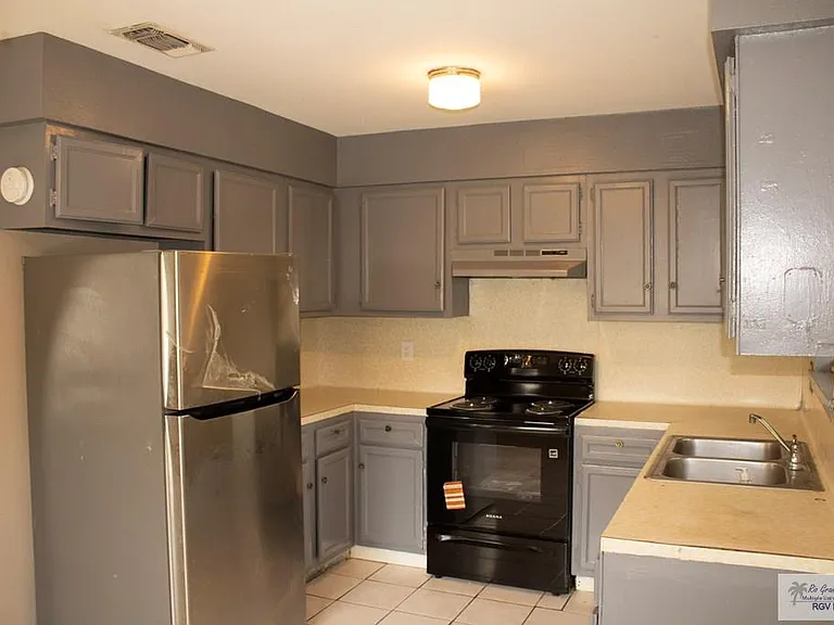 15 Corine Cir — Photo 3