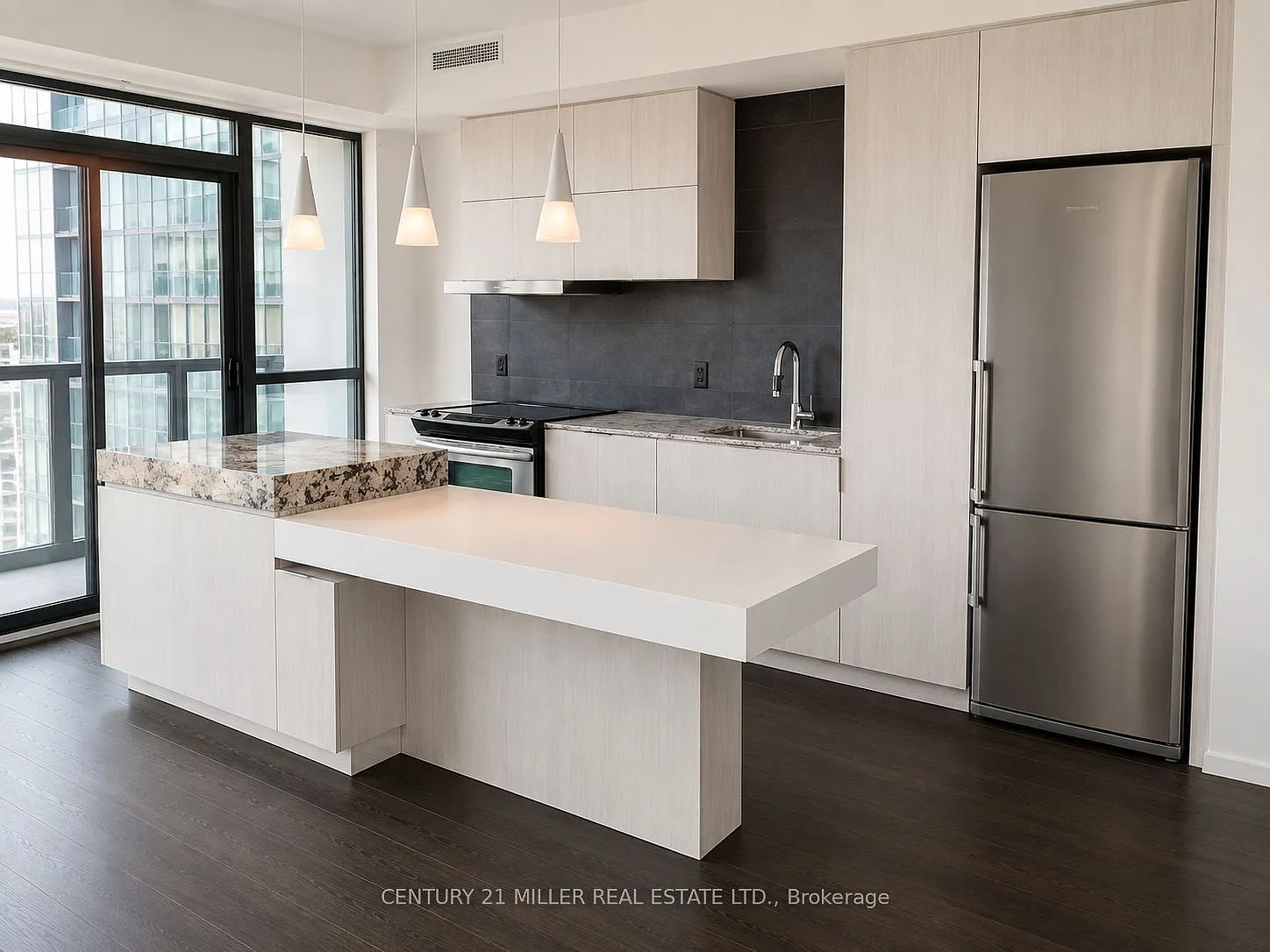 X2 Condos — Photo 3