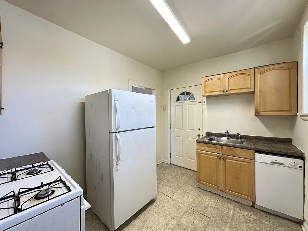 Building Photo - 5817 E North Water St #R2